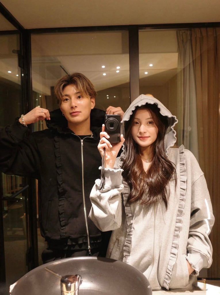 ROSY FRILL LOGO HOODIE（OVERSIZE）
