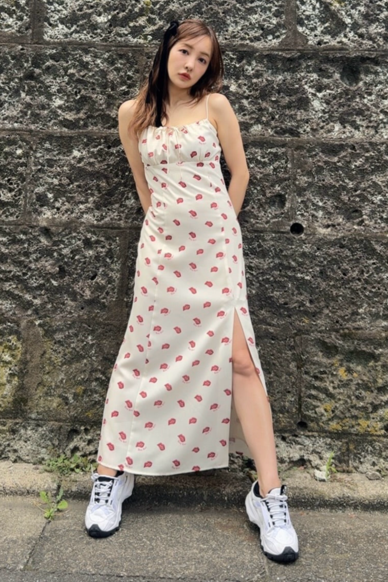 LIP PRINT CAMI DRESS – Rosy luce LIP PRINT CAMI DRESS – Rosy luce