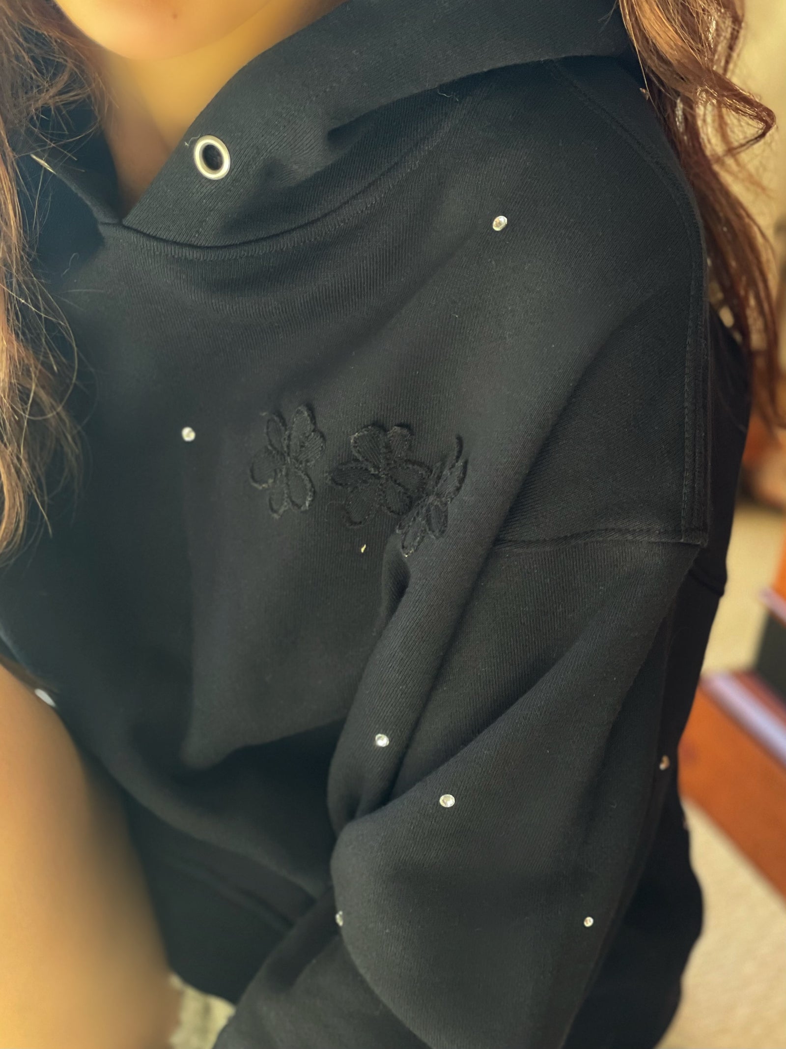 トップス ROSYLUCE  ROSY FLOWER AURORA HOODIE ROSY FLOWER AURORA HOODIE - BLACK – Rosy luce