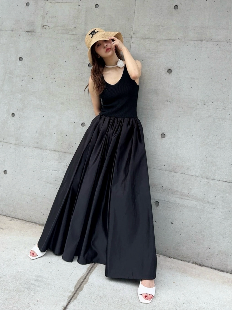 FIT AND FLARE DRESS - BLACK