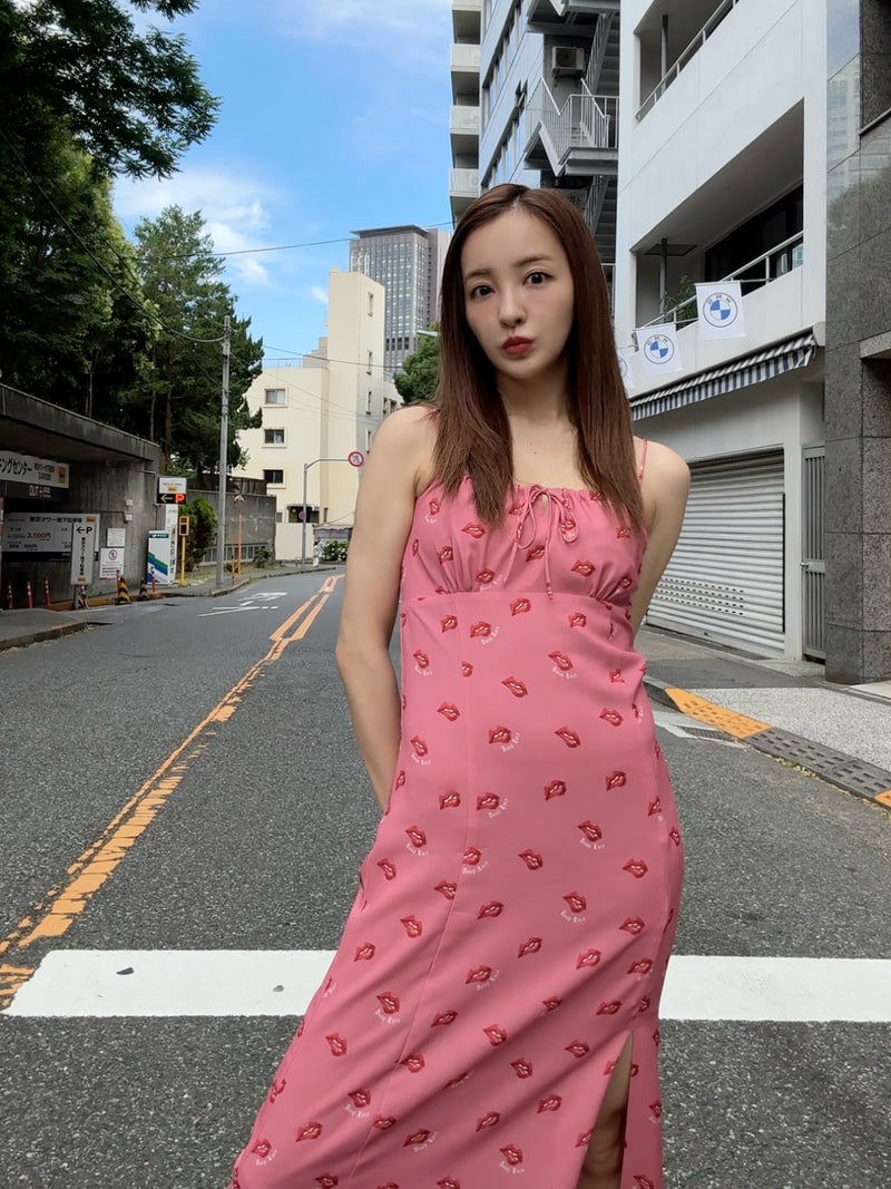LIP PRINT CAMI DRESS - PINK