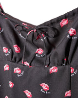LIP PRINT CAMI DRESS - BLACK