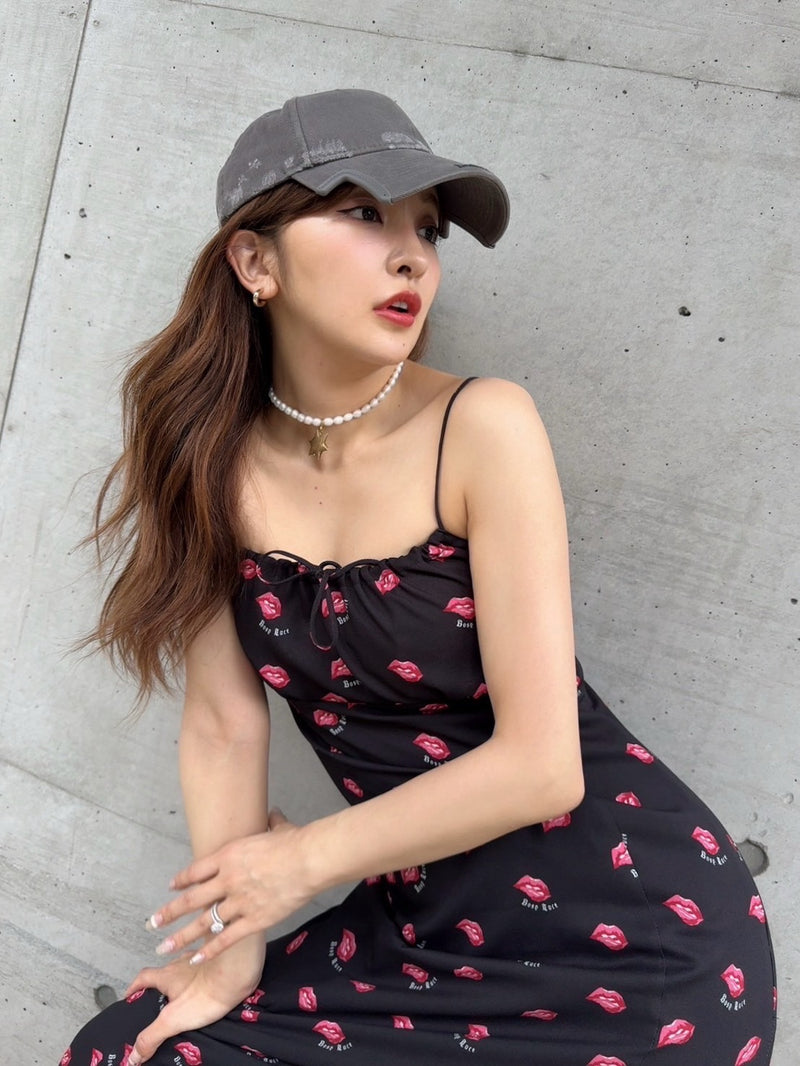 LIP PRINT CAMI DRESS - BLACK