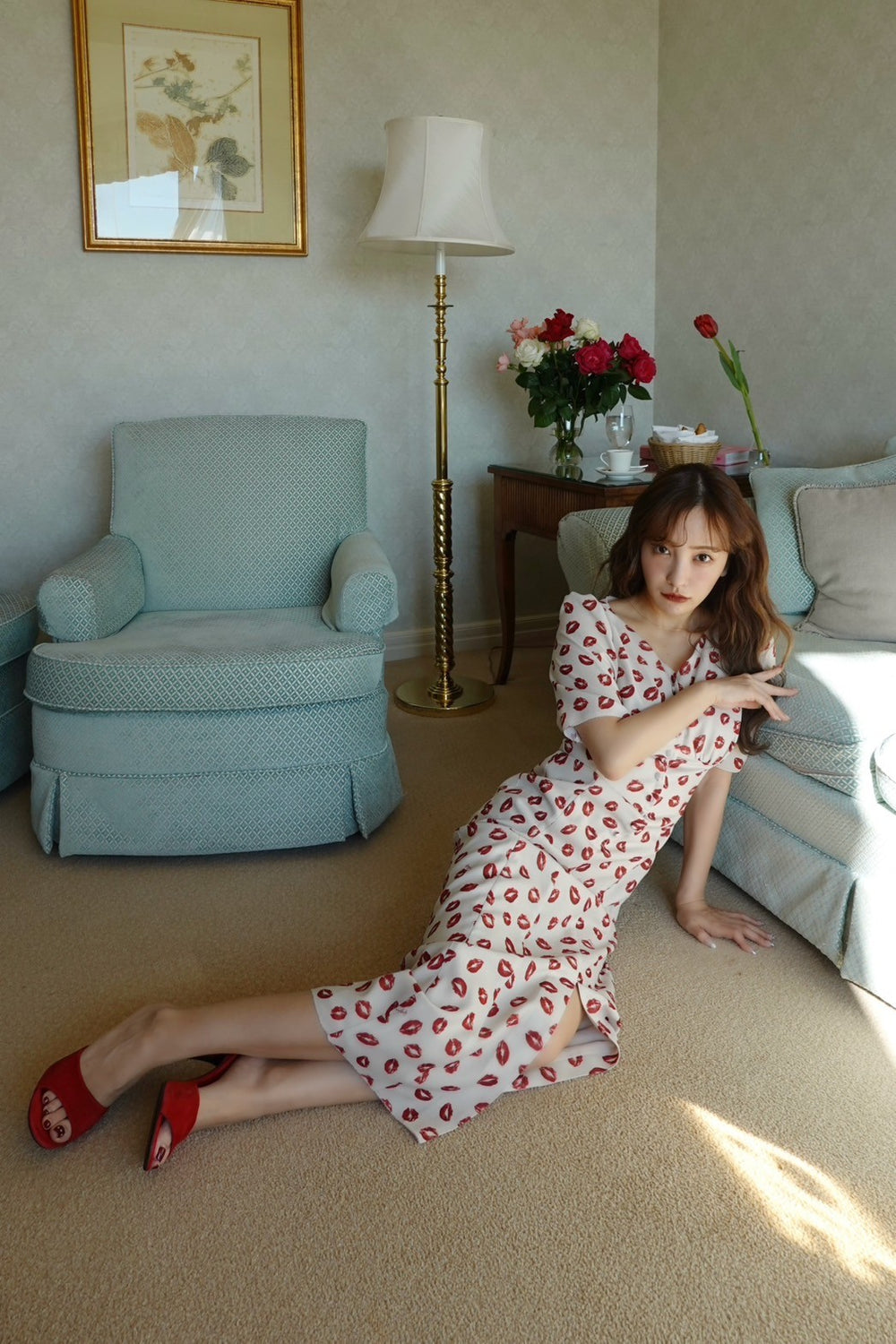 HEART NECK LIP PRINT DRESS - BEIGE – Rosy luce