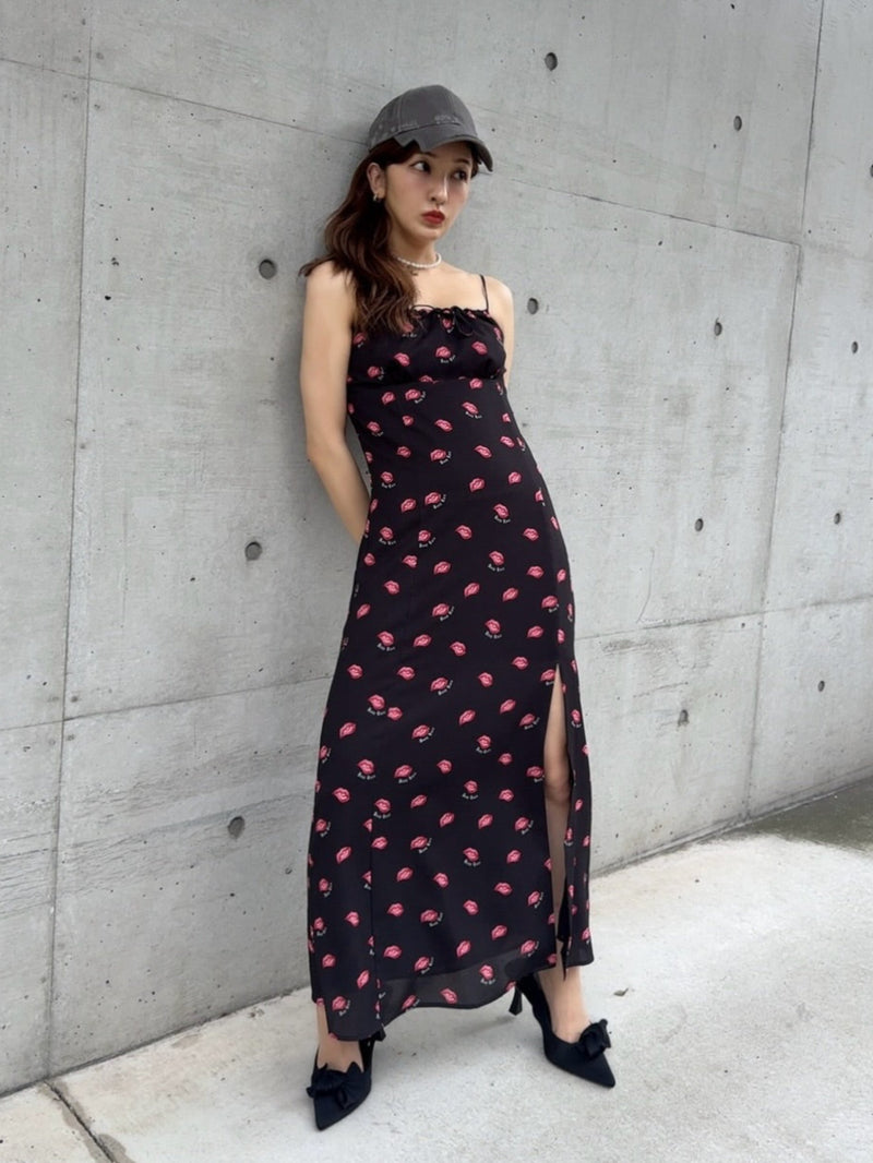 LIP PRINT CAMI DRESS - BLACK