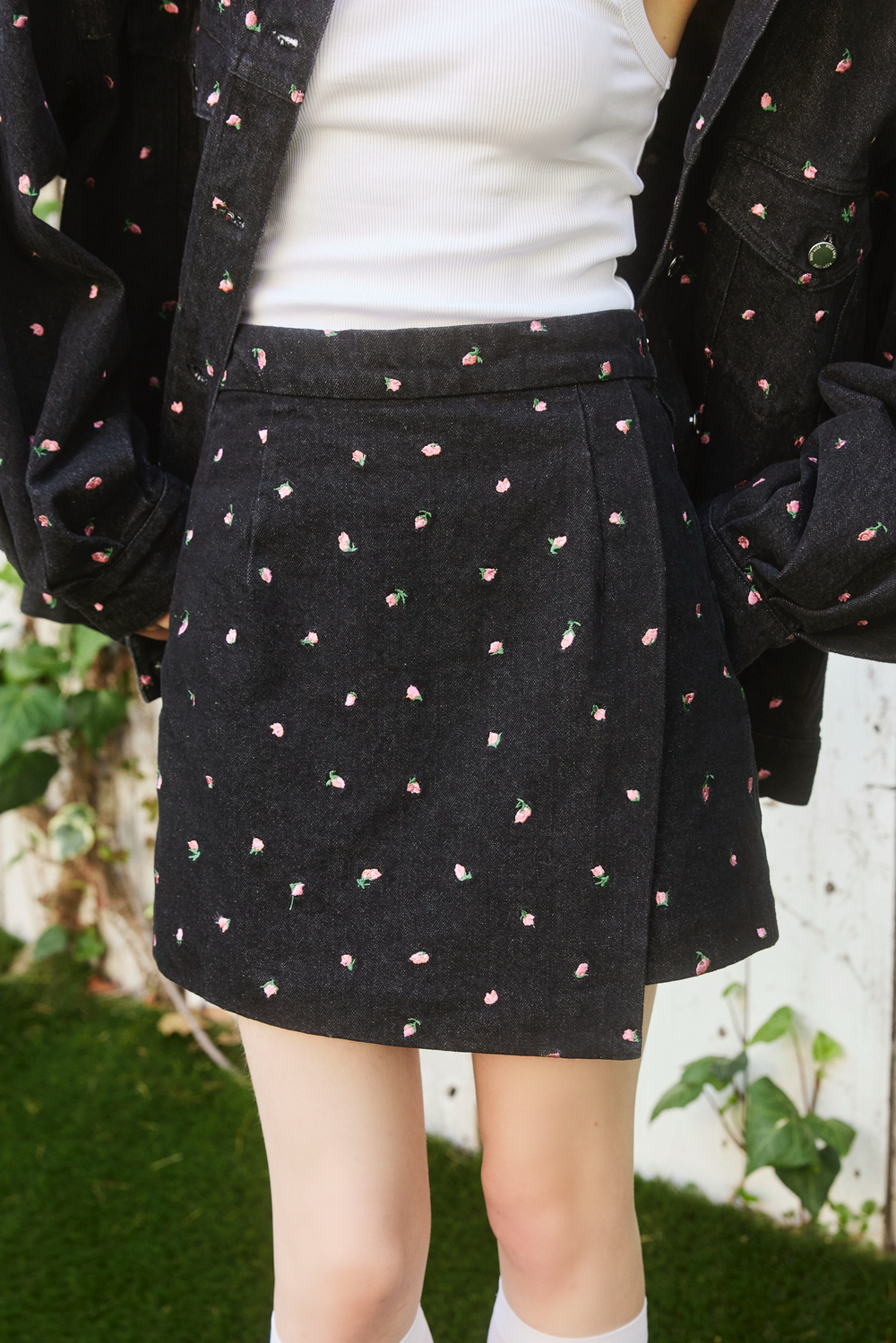 タグ付き新品未使用】✴︎ROSY LUCE✴︎ DOTS FLOWER SKIRT タグ付き新品未使用】✴︎ROSY LUCE✴︎ DOTS FLOWER SKIRT
