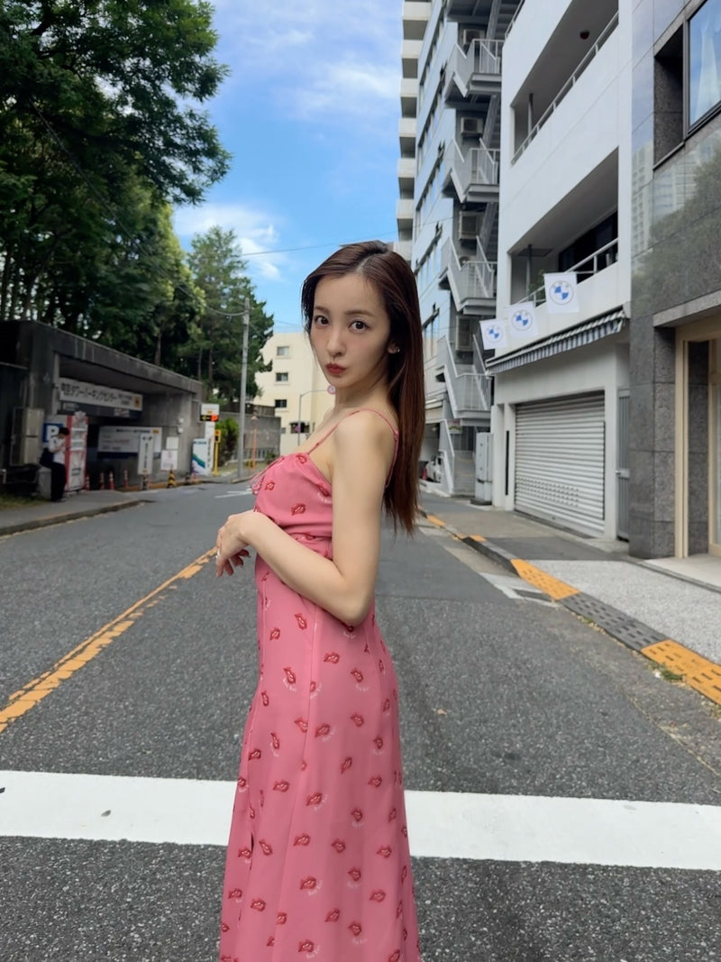 LIP PRINT CAMI DRESS - PINK