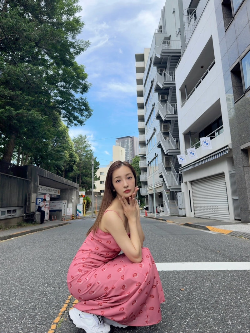 LIP PRINT CAMI DRESS - PINK