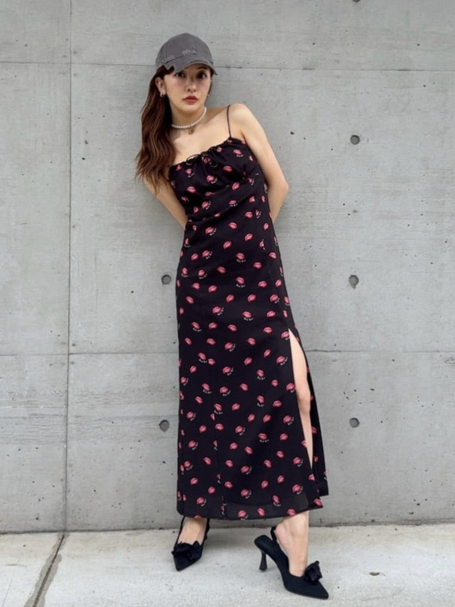 LIP PRINT CAMI DRESS - BLACK