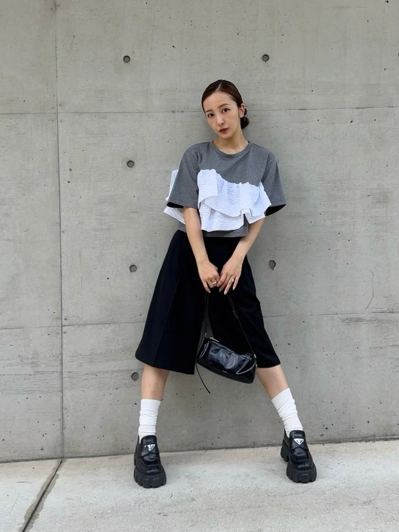 FRILL TEE - GRAY